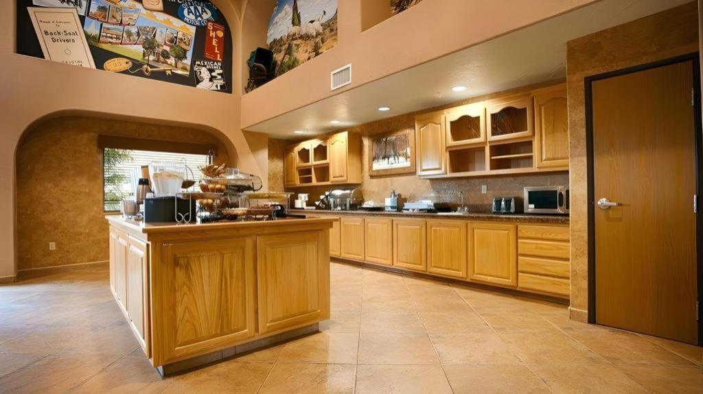 Best Western Territorial Inn And Suites Bloomfield Экстерьер фото